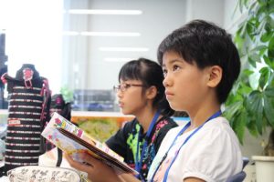 12真剣な表情