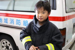 消防士さんの恰好を体験
